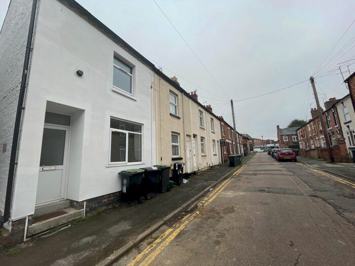 3 Bedroom Semi-Detached House To Rent In Pemberton Street, Rushden, NN10