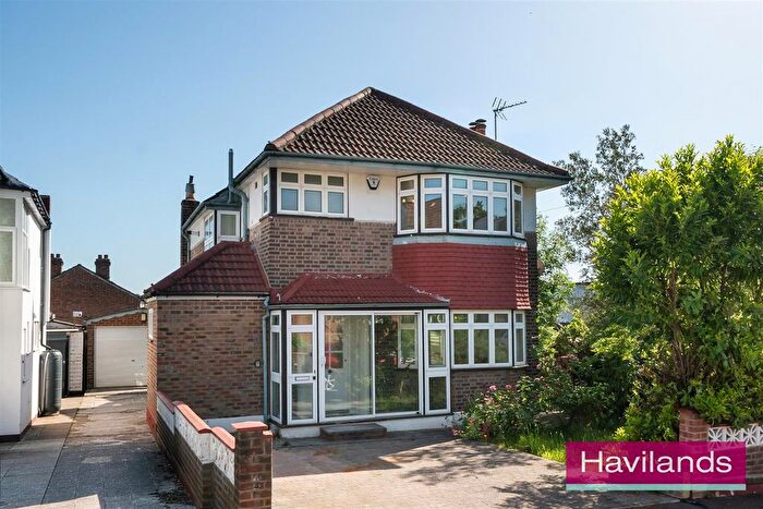 3 Bedroom Detached House For Sale In Farmleigh, Southgate, London, N14