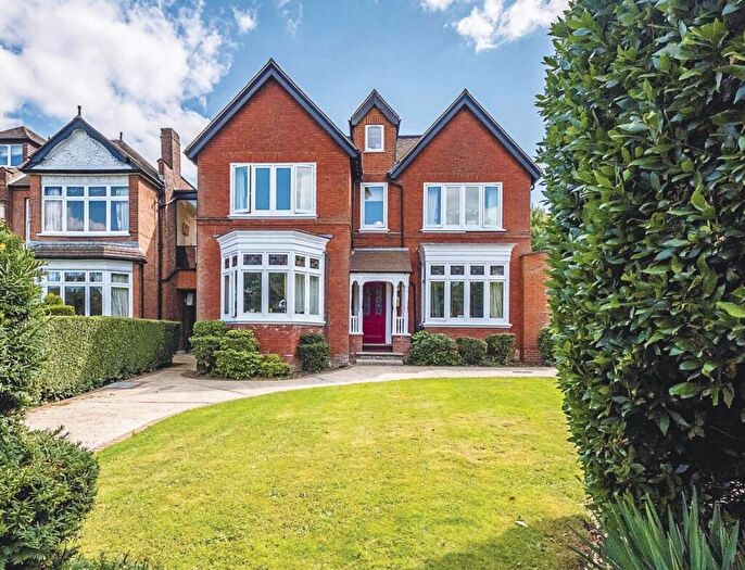 9 Bedroom House For Sale In Torrington Park, North Finchley, London, N12