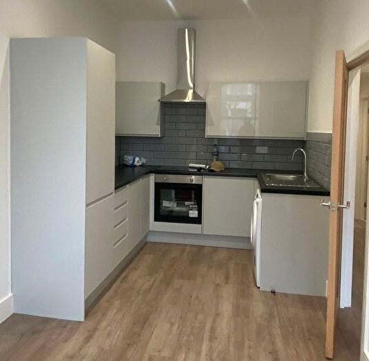 3 Bedroom Flat To Rent In Earls Court Road, London, SW5