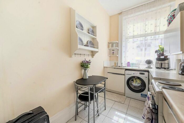 Studio To Rent In De Vere Gardens, High Street Kensington, London, W8