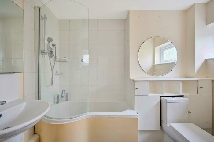 1 Bedroom Maisonette To Rent In Lyneham Walk, Pinner, HA5