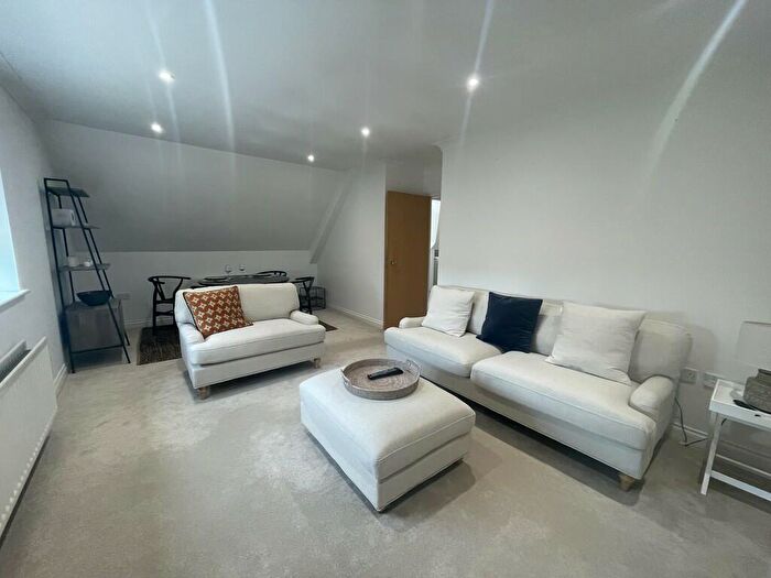 2 Bedroom Apartment To Rent In Flat, RH2