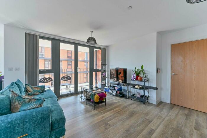 2 Bedroom Flat To Rent In Charlotte House, Sutton, SM1