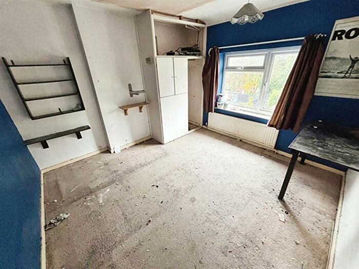 3 Bedroom Semi-Detached House For Sale In Westfield Road, Leicester, LE3