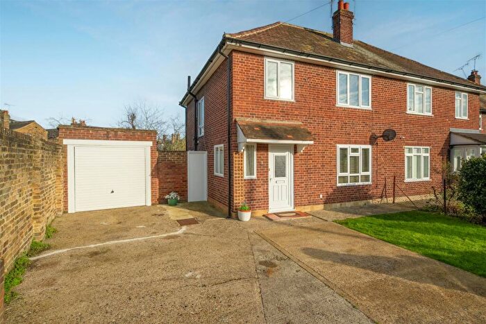 3 Bedroom Semi-Detached House To Rent In Fairlight Avenue, Windsor, SL4