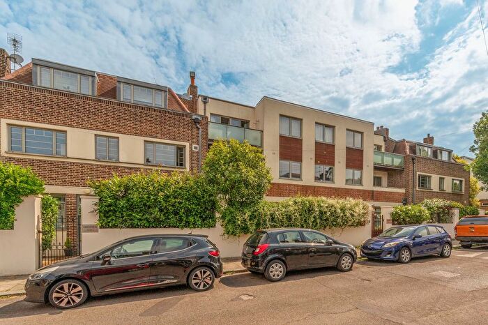 1 Bedroom Flat To Rent In Romeyn Road, Streatham Hill, London, SW16