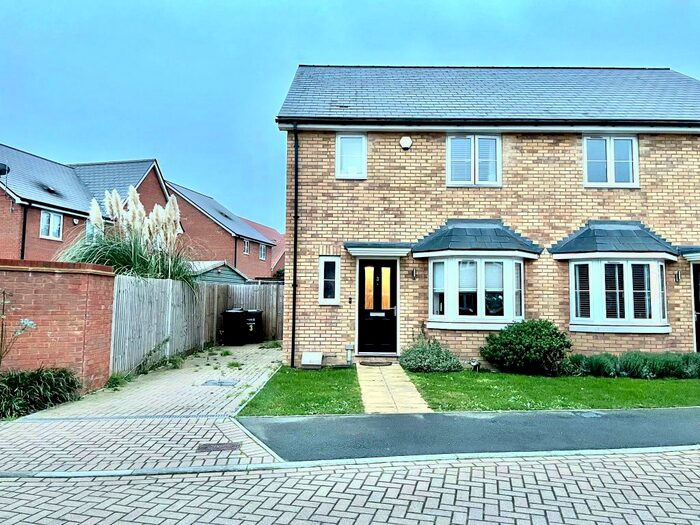 3 Bedroom Semi-Detached House To Rent In Hays Road, Gravesend, Kent DA12