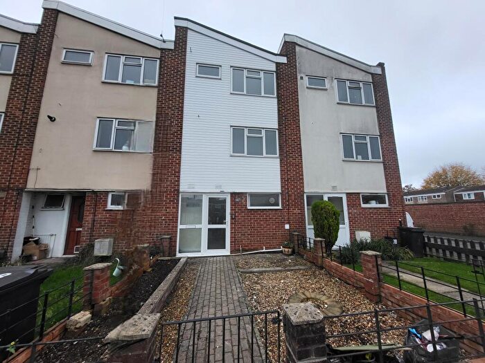 3 Bedroom House To Rent In Islandsmead, Swindon, SN3