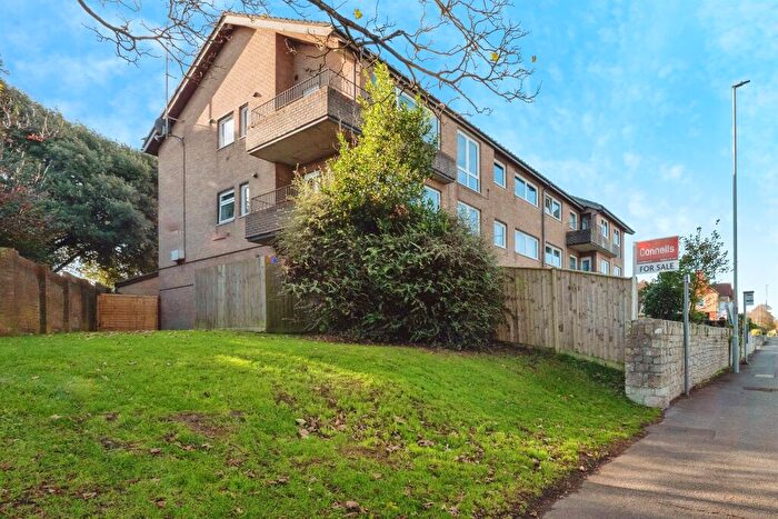 2 Bedroom Flat For Sale In Wyke Road, Weymouth, DT4
