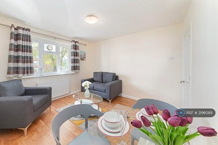2 Bedroom Flat To Rent In Wilton Court, London, N10