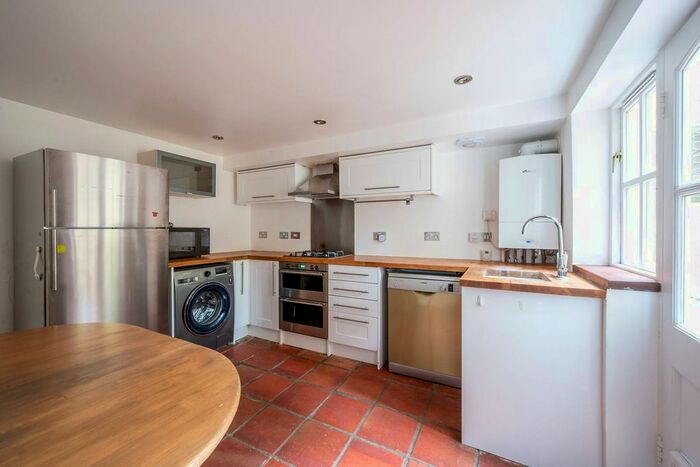 1 Bedroom Flat To Rent In Haldon Road, West Hill, London, SW18