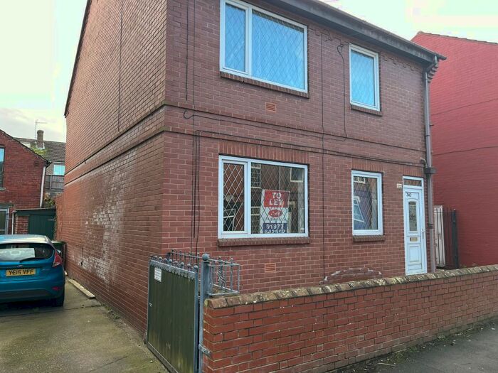 2 Bedroom Flat To Rent In Victoria Street, Pontefract, WF9