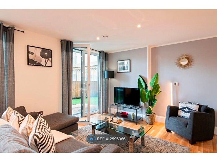 2 Bedroom Flat To Rent In Langan House, London, E14