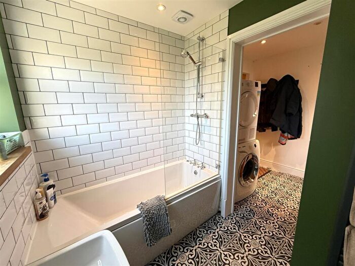 2 Bedroom Semi-Detached House For Sale In Works Lane, Barnstone, NG13
