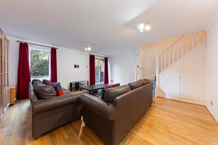 2 Bedroom Maisonette For Sale In Bowmans Mews, Hooper Square, London, E1