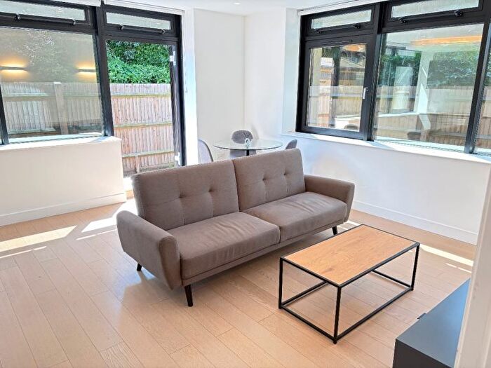 1 Bedroom Flat To Rent In Very Near New Horizons Court Area, Brentford, TW8