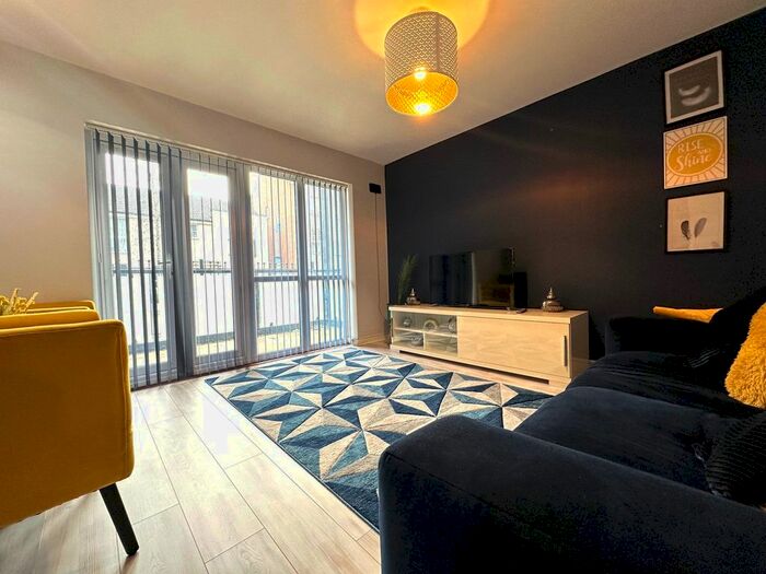 2 Bedroom Flat To Rent In Arthur Maybury Close, Ashford, TN23