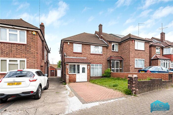 4 Bedroom House For Sale In Howcroft Crescent, Finchley, London, N3