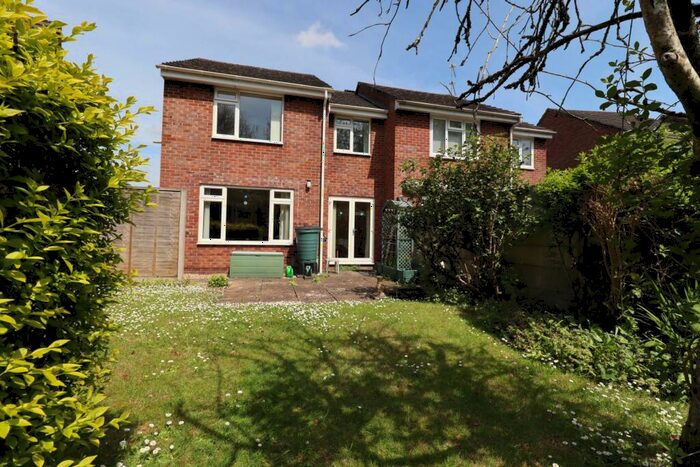 3 Bedroom Semi-Detached House For Sale In Shaw Close, Andover, SP10