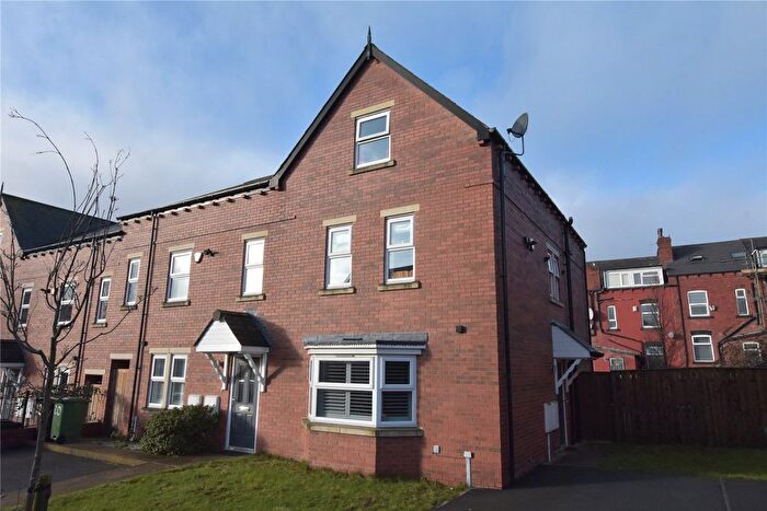 4 Bedroom Terraced House For Sale In Maple Gardens, Leeds, LS6