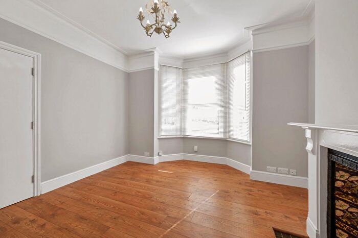 1 Bedroom Flat For Sale In Kingston Road, Raynes Park, SW20