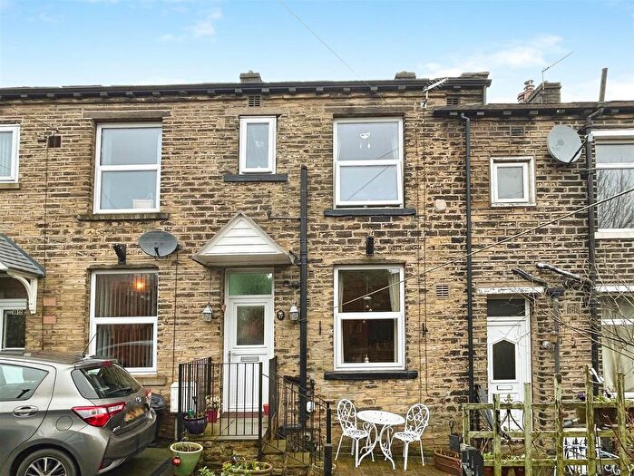 1 Bedroom Terraced House For Sale In Penrose Place, Northowram, Halifax, HX3