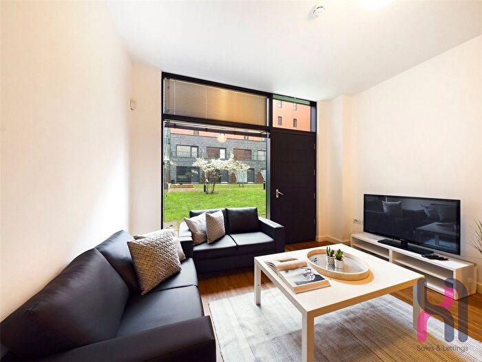 3 Bedroom Detached House To Rent In The Courtyard, Plaza Boulevard, Liverpool, Liverpool, Townhouse, L8