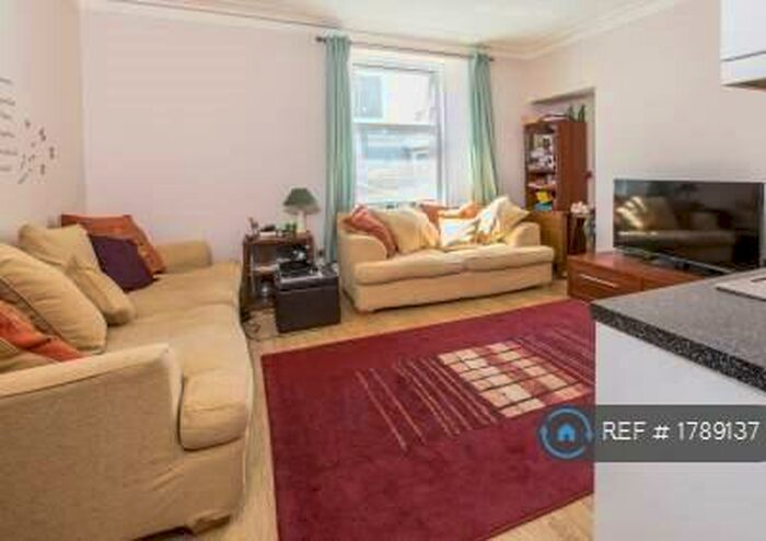 1 Bedroom Flat To Rent In Rose Bank Place, Aberdeen, AB11