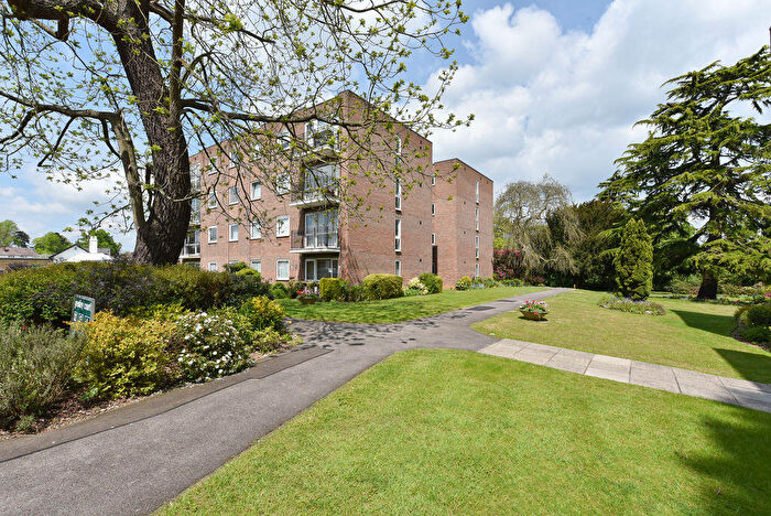3 Bedroom Apartment For Sale In Hawkshead Road, Potters Bar, EN6