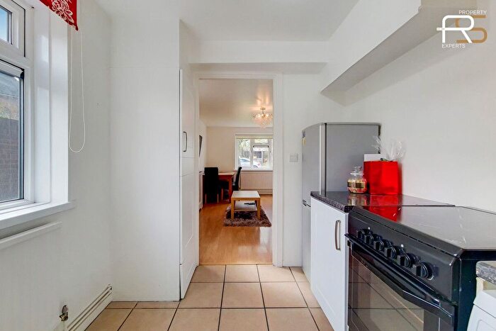 1 Bedroom Flat To Rent In Russets Close, Chingford, E4