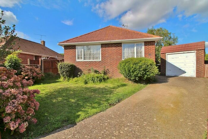 3 Bedroom Detached Bungalow To Rent In Springfield Close, Bedhampton, PO9