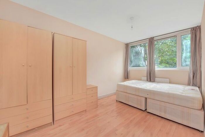4 Bedroom Maisonette To Rent In Osmington House, Oval, Stockwell, London, SW8