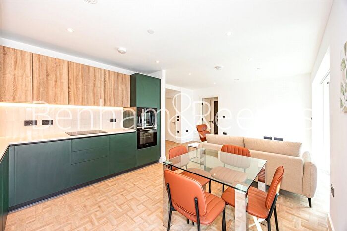 2 Bedroom Flat To Rent In Danvers Avenue, London, SW11