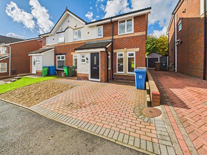 4 Bedroom Semi Detached House To Rent In Cinnabar Drive, Manchester, M24