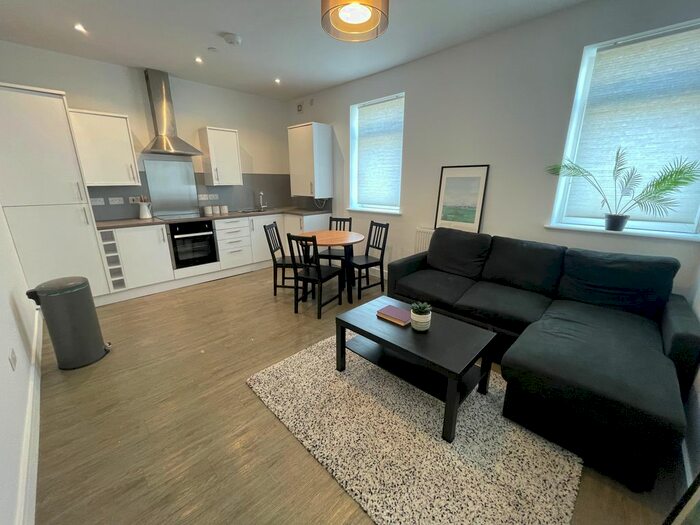 2 Bedroom Flat To Rent In Elm Street, Roath, CF24