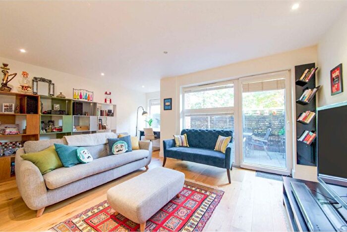 2 Bedroom Flat For Sale In Tiltman Place, London, N7