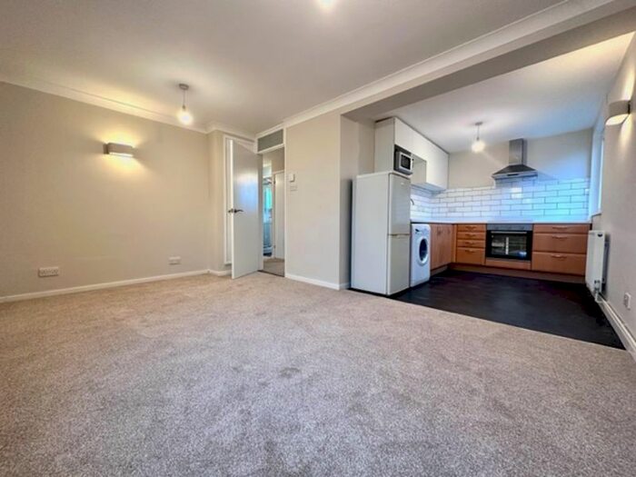 2 Bedroom Flat To Rent In Sandpipers, Watermead Road, Farlington, PO6