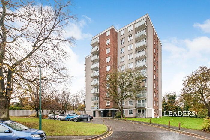 2 Bedroom Flat To Rent In Basinghall Gardens, Sutton, SM2