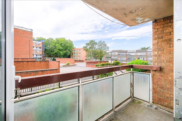 2 Bedroom Flat For Sale In Gardner Close, London, E11