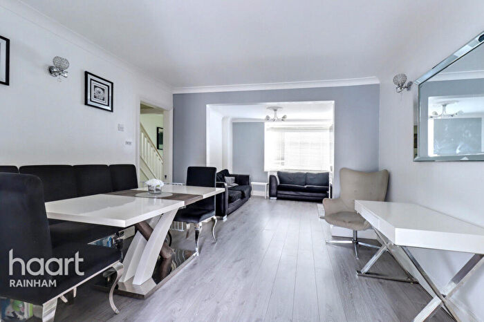 3 Bedroom Semi Detached House For Sale In Brookway, Rainham, RM13