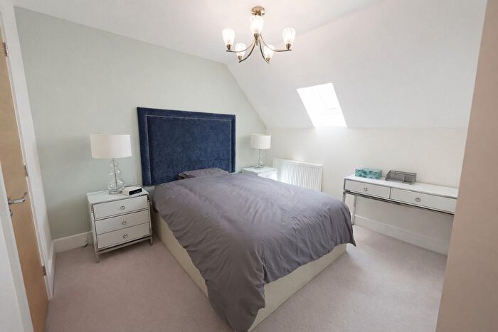 2 Bedroom Flat For Sale In Cameo Court, Aylesbury, HP18