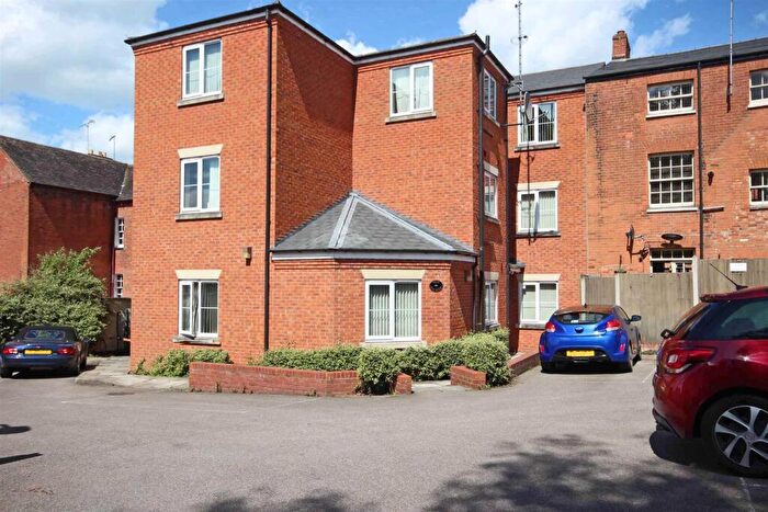 2 Bedroom Flat To Rent In Commainge Close, Warwick, CV34