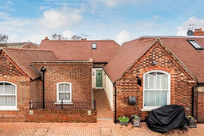 1 Bedroom Terraced House For Sale In Farmers Court, Dorking, RH4