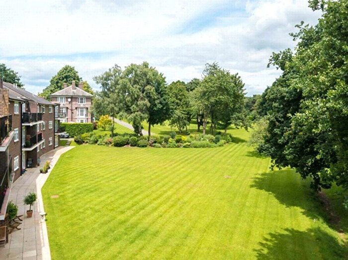 3 Bedroom Flat For Sale In Park Lawn, Farnham Royal, Slough, SL2