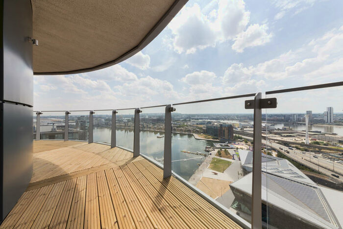 3 Bedroom Apartment To Rent In Gateway Tower, Western Gateway, Royal Victoria, London, E16