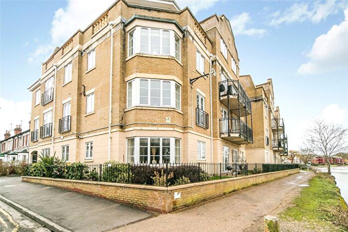 2 Bedroom Flat For Sale In Regents Riverside, Brigham Road, Reading, RG1