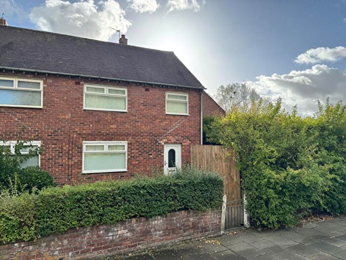 3 Bedroom Town House For Sale In Glovers Lane, Bootle, Merseyside, L30