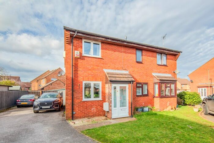 2 Bedroom Semi-Detached House To Rent In Gaydon Walk, Bicester, OX26