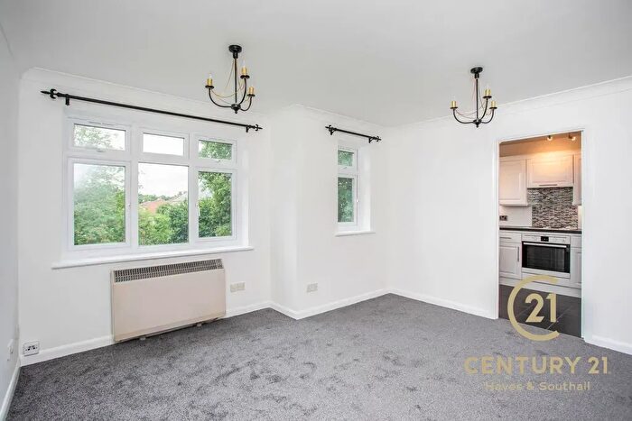 2 Bedroom Flat To Rent In Gainsborough Road, Hayes, UB4